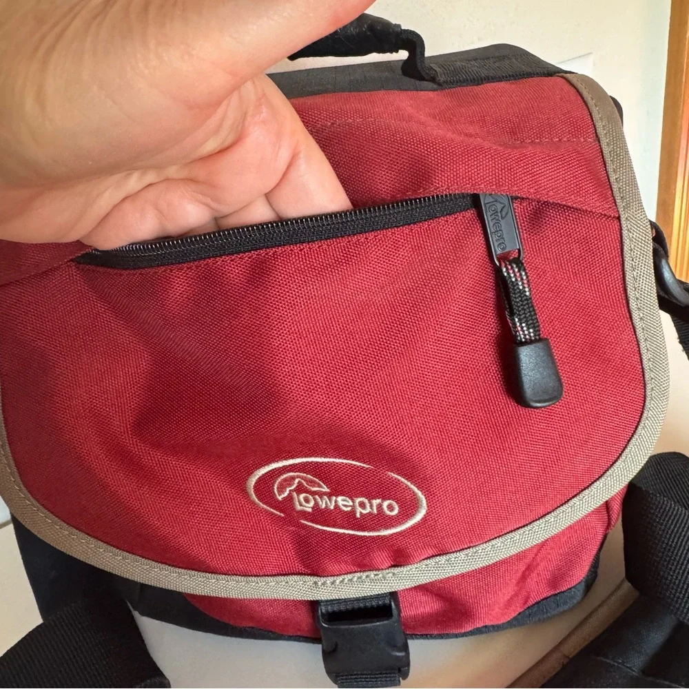 Lowepro Red Black Nylon Padded Large Unisex Camera Bag with Shoulder Strap